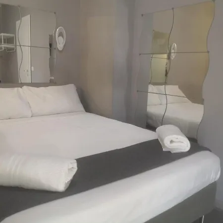 Bed & Breakfast Living 2*