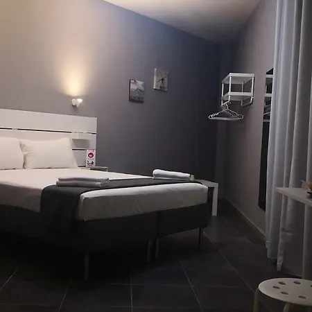 Bed & Breakfast Living 2*